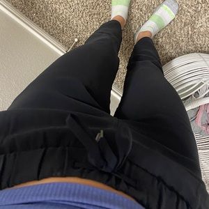 I think these are the city sleek pocket lulu pants